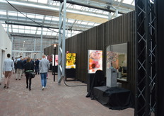 The big advantage of working under a glass roof is that everyone always sees a lot of daylight.